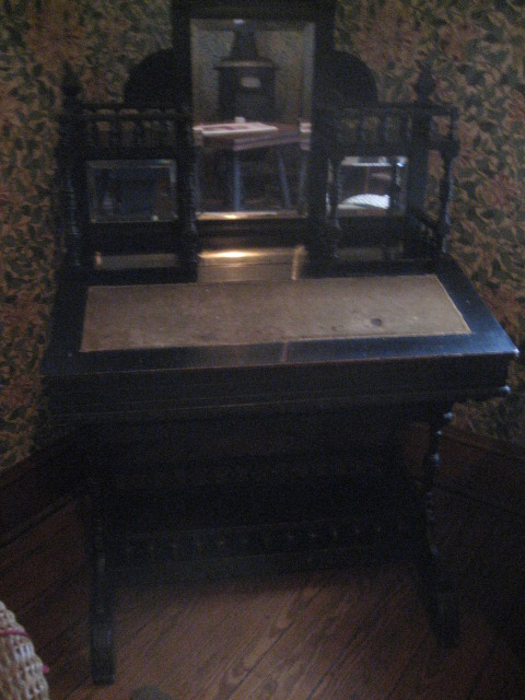 O.Henry writing desk