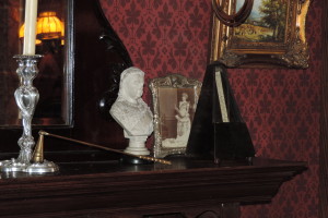 Queen Victoria on the mantle