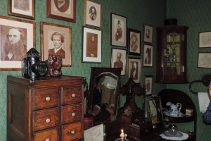 Lots of portraits in Holmes' bedroom